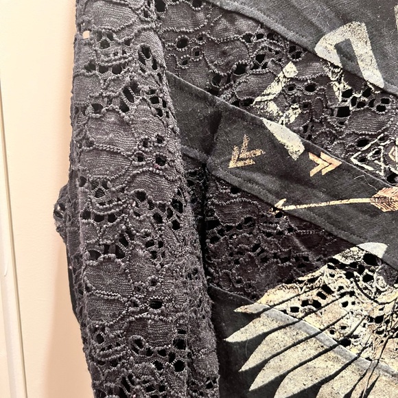 Black long sleeve top with hood and lace sleeves - Picture 4 of 4